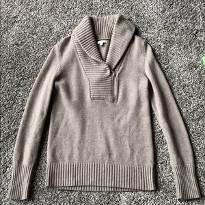 Gap sweater